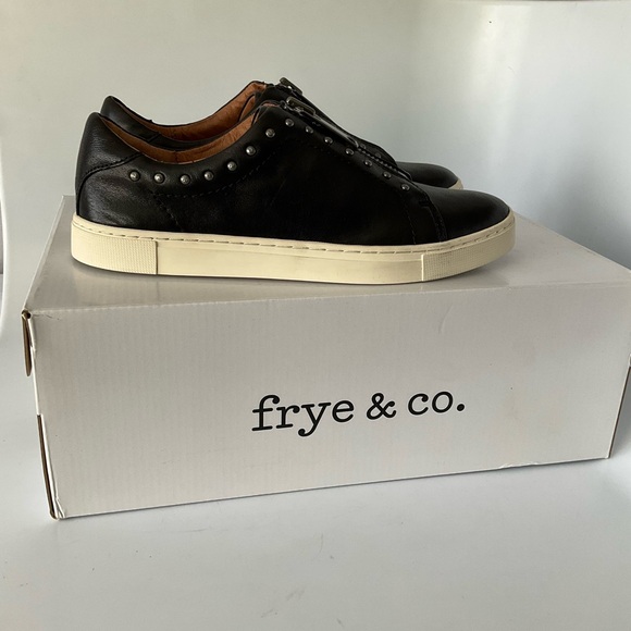 Frye & Co Women Black Leather Studded Victoria Zip Sneaker NIB - Picture 13 of 14